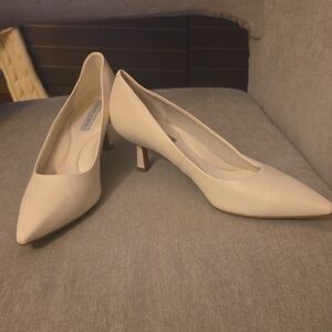 Charles & Keith Cream Pointed Kitten Heels Size 41 (10)